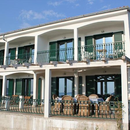 Villa Berg Maslinica Bagian luar foto