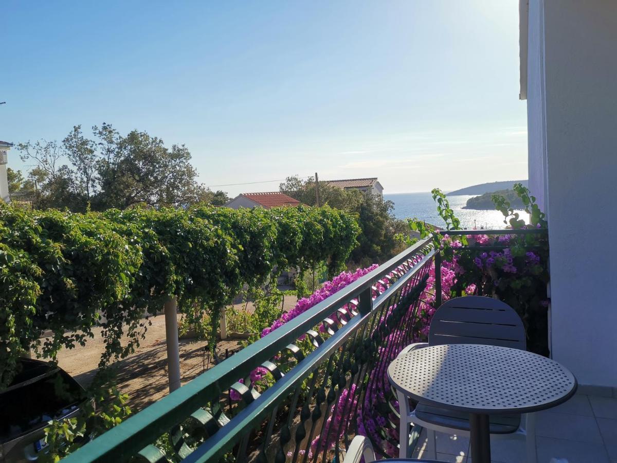 Villa Berg Maslinica Bagian luar foto