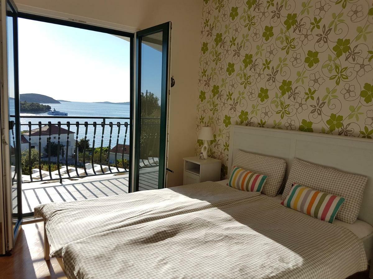 Villa Berg Maslinica Bagian luar foto