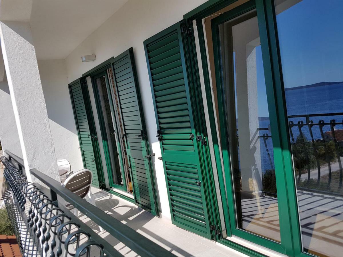 Villa Berg Maslinica Bagian luar foto