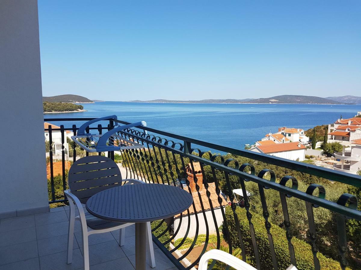 Villa Berg Maslinica Bagian luar foto