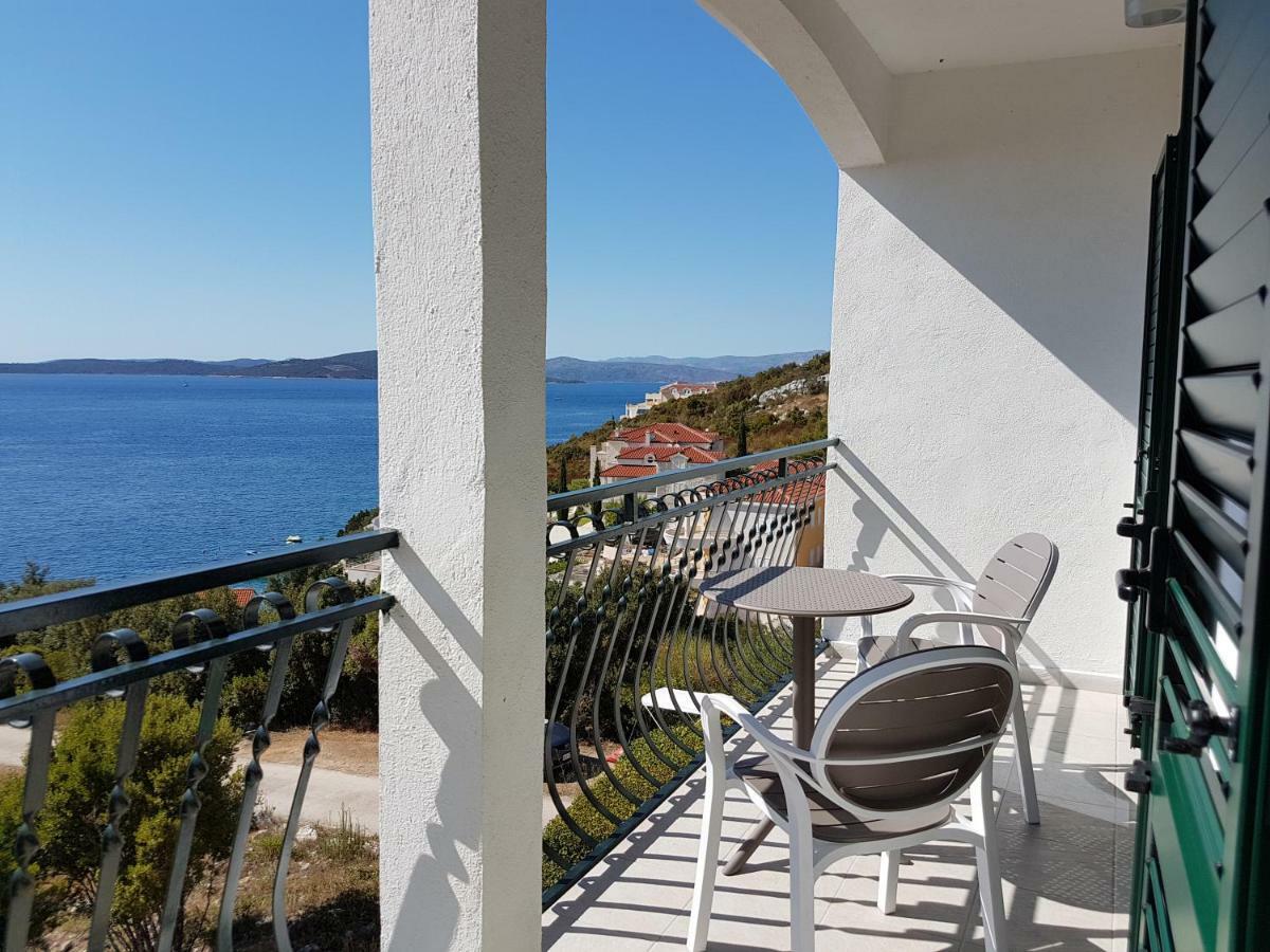 Villa Berg Maslinica Bagian luar foto