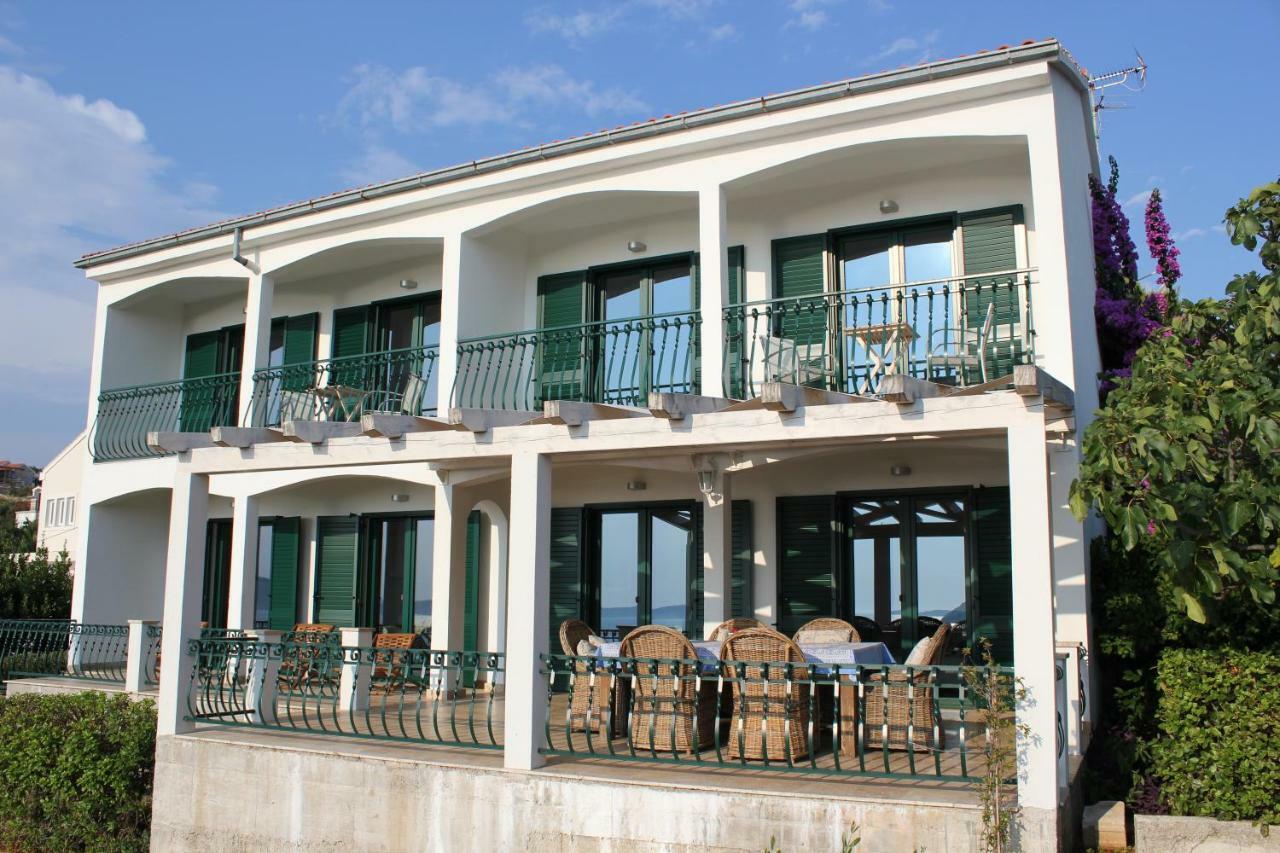 Villa Berg Maslinica Bagian luar foto